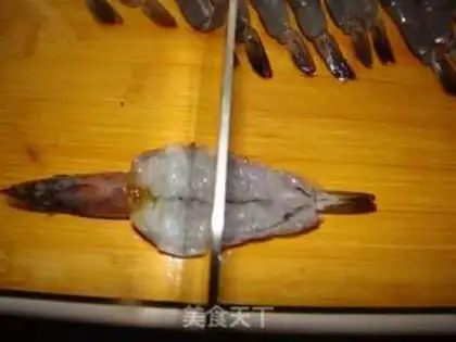 Make A garlic fan with a shrimp back step 3