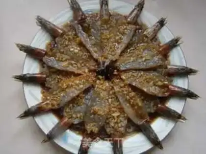 Make A garlic fan with a shrimp back step 6