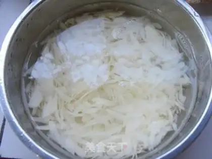 Make Scratch the potatoes step 1