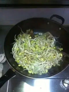 Make Henan halon noodles step 8
