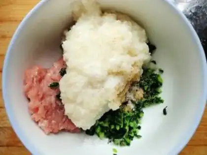 Make A golden roll of cuisine step 3