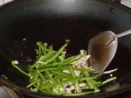 Make White peppers, fried meat step 3
