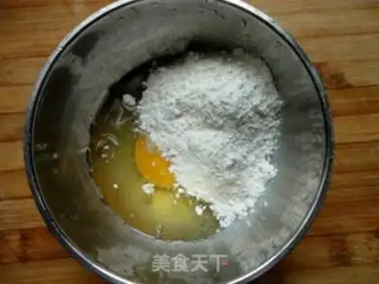 Make A golden roll of cuisine step 4
