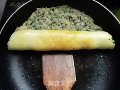 Make A golden roll of cuisine step 8