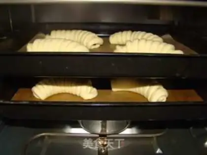 Make caterpillar bread step 8