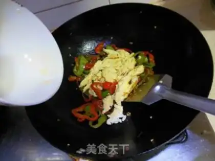 Make Pelican pepper fried eggs step 9