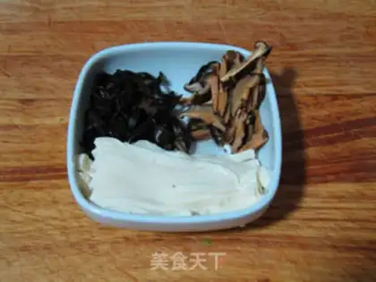 Make Spicy seafood soup step 1