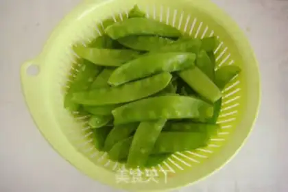 Make Garlic Dutch beans step 0