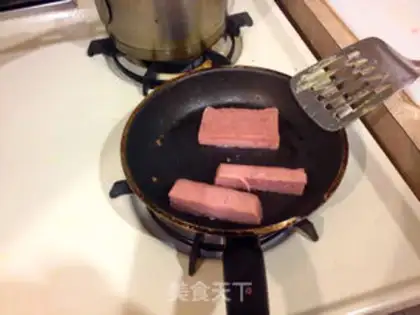 Make Lunch meat sandwich step 4