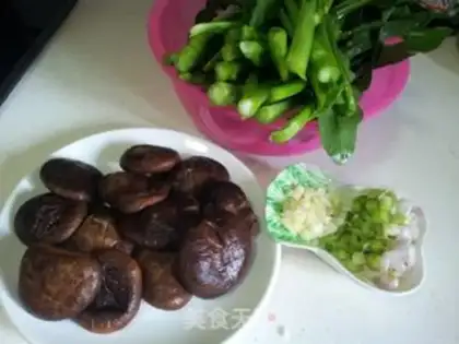 Make A mushroom pickle step 1