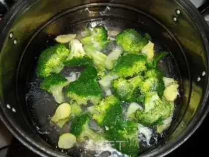Make Garlic broccoli orchids step 6