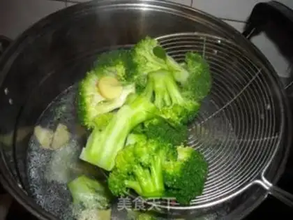Make Garlic broccoli orchids step 7