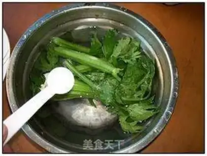 Make Celery soyapple shake step 1