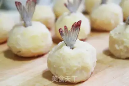 Make Potato mashed shrimp balls step 4