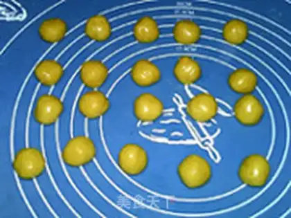 Make Peanut Soccer step 8
