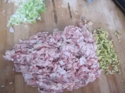 Make Big-headed meat buns step 1