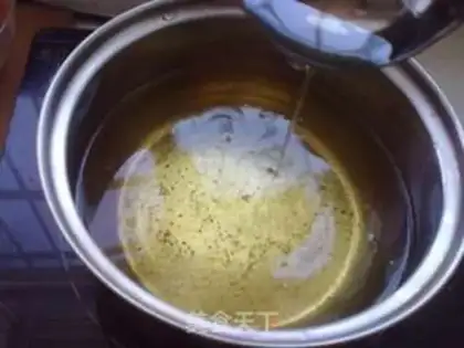 Make Homemade pepper oil step 3