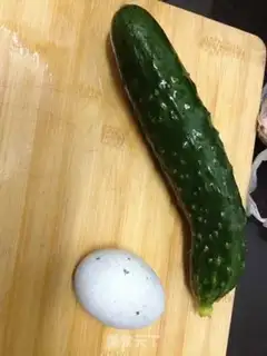 Make cucumber omelet soup step 0