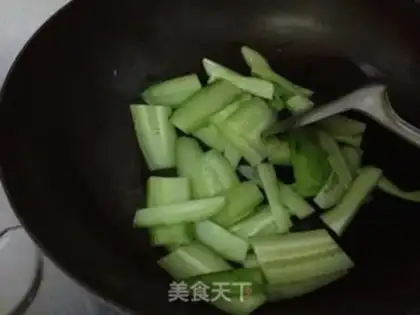 Make cucumber omelet soup step 2