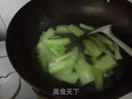 Make cucumber omelet soup step 3