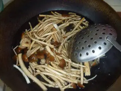 Make Salted egg yellow tea mushrooms step 1