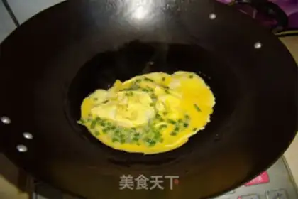 Make Tomato egg paste step 1