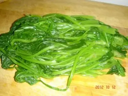 Make Ginger spinach step 0