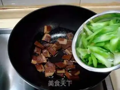 Make Celery fried dry step 1