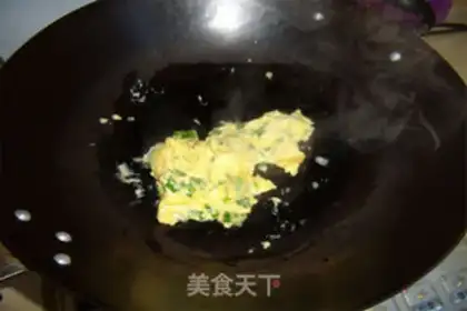 Make Tomato egg paste step 2