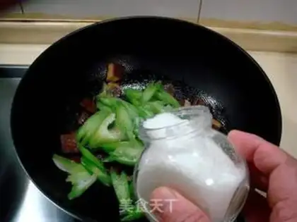 Make Celery fried dry step 2