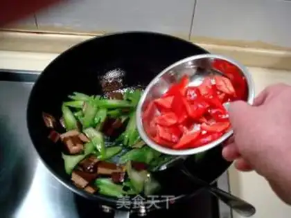 Make Celery fried dry step 3