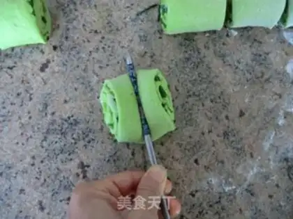 Make Precious jade rolls step 4