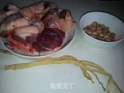 Make Pig hoof and peanut soup step 0