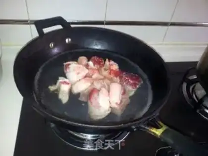Make Pig hoof and peanut soup step 1