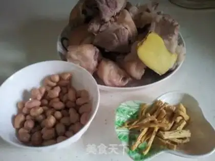 Make Pig hoof and peanut soup step 3
