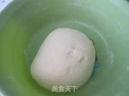 Make Yellow-faced buns step 2