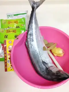 Make The hand tore the fish step 0