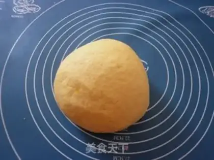 Make Pumpkin rolls step 1