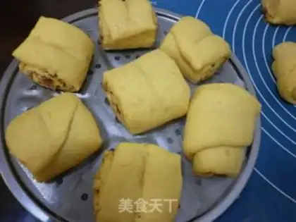 Make Pumpkin rolls step 13