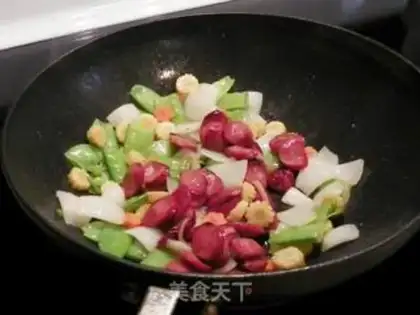 Make Vegetable fried hot dogs step 5