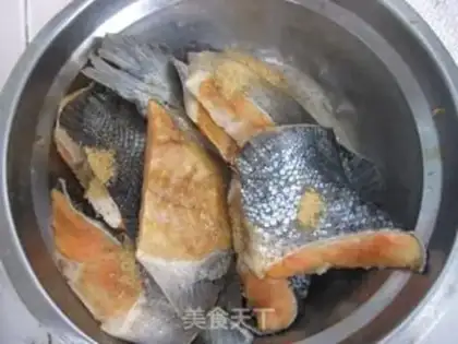 Make Fried fish tail step 1