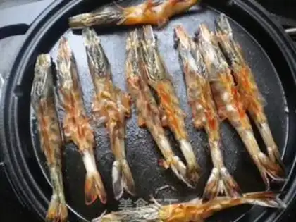 Make Apple garlic shrimp step 2