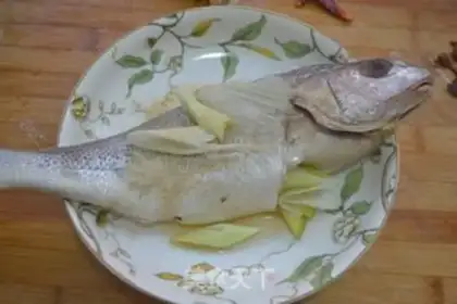 Make Secretly burned yellow fish step 1