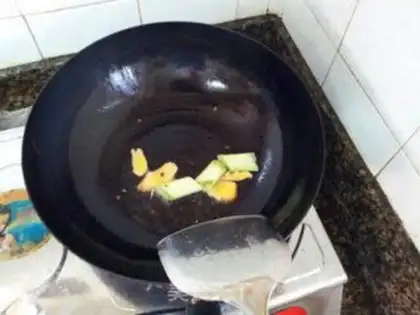 Make Spicy Fried crabs step 5