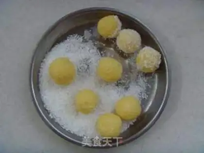 Make Gold coconut ball step 6