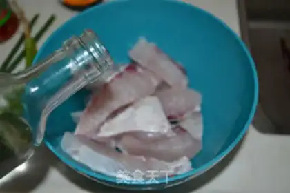 Make Pepper chopping, steaming fish step 1