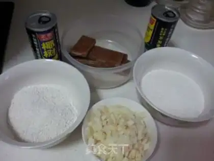Make Coconut horse hoof cake step 0