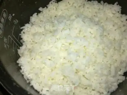 Make Yangzhou fried rice step 3