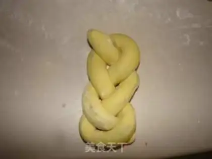 Make A pheasant yellow-faced bun step 8