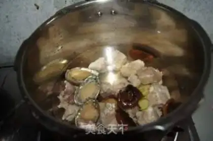 Make Frozen rib abalone soup step 3